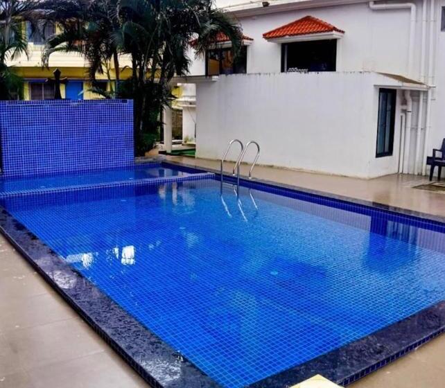 فندق Candolim Grande By The Four Season , Goa