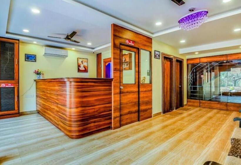 فندق Candolim Grande By The Four Season , Goa