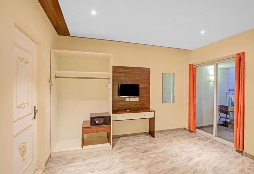 Отель Collection O White House