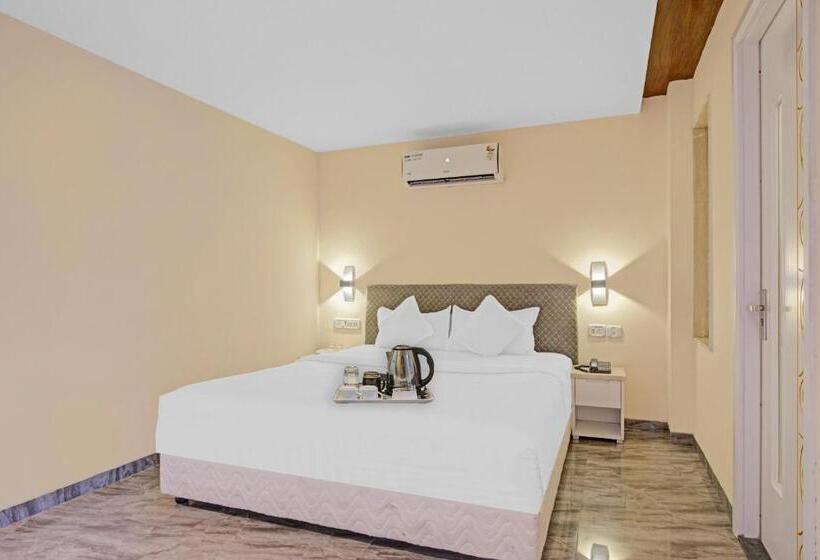 Отель Collection O White House