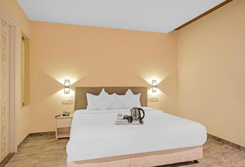 Отель Collection O White House