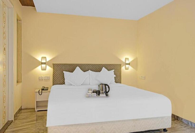 Отель Collection O White House