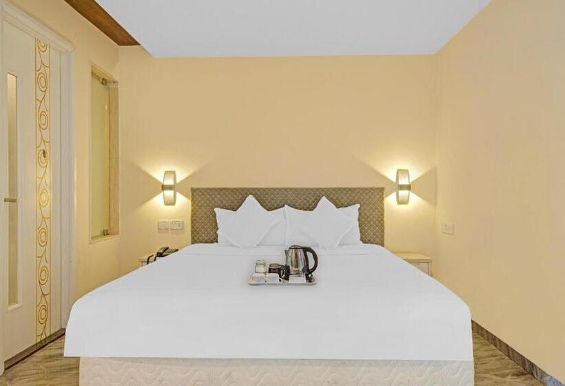 Отель Collection O White House