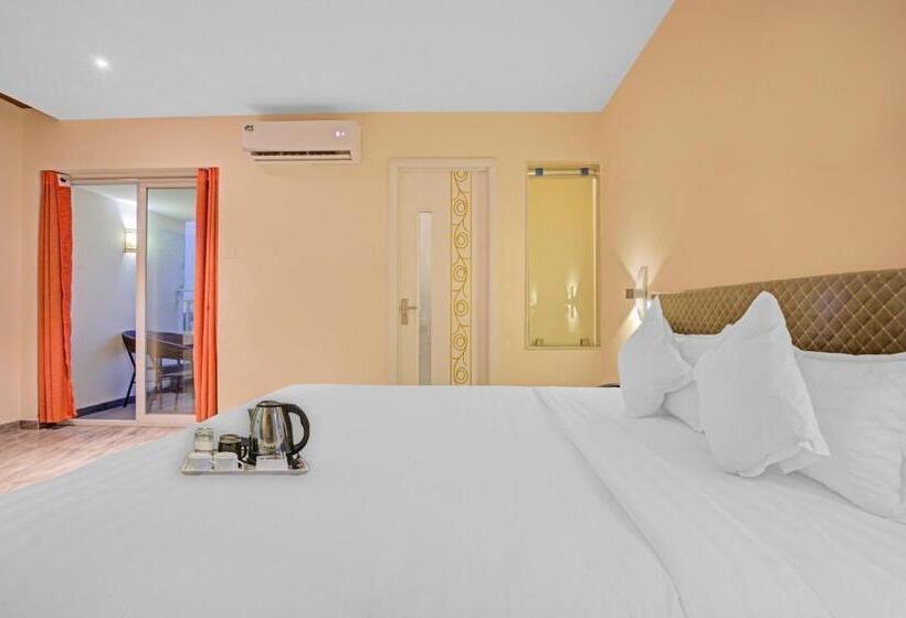 Отель Collection O White House