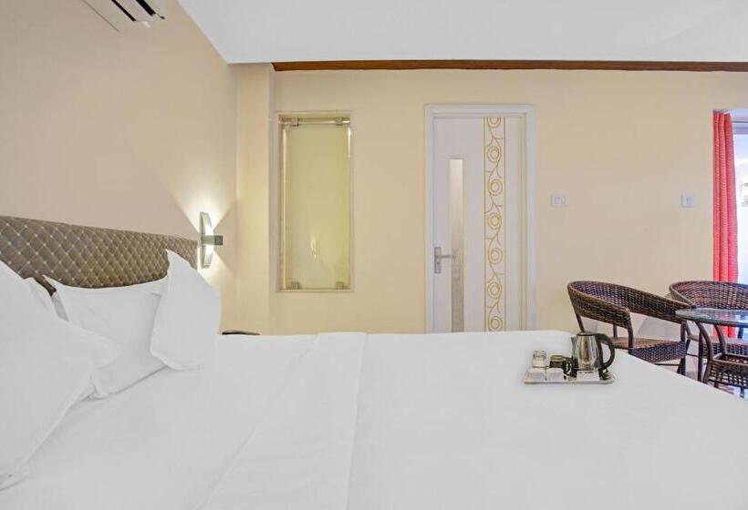 ホテル Collection O White House