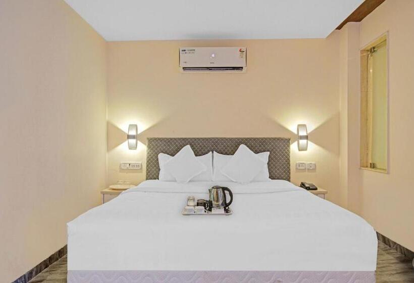 ホテル Collection O White House