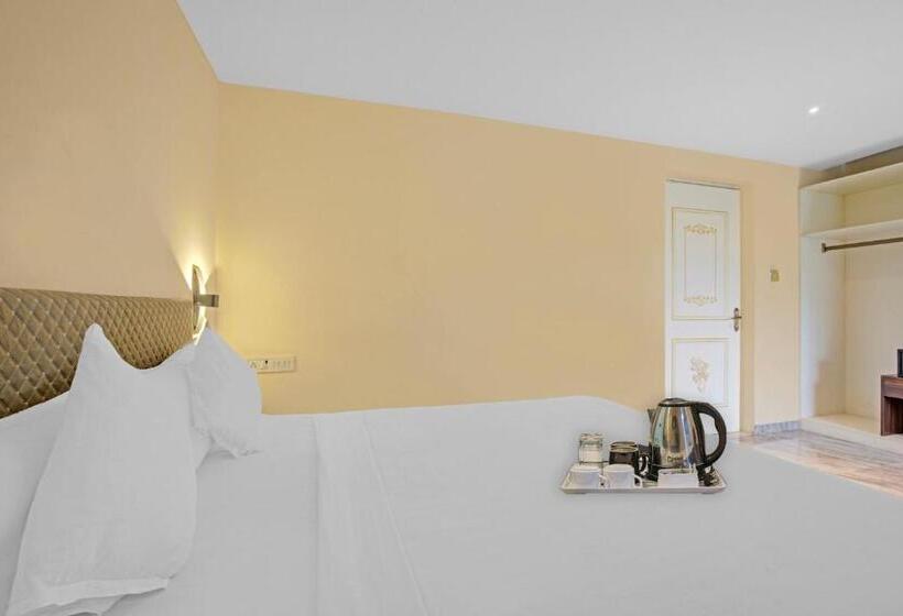 Отель Collection O White House