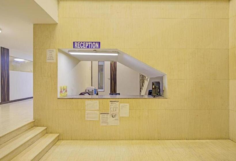 Отель Collection O White House