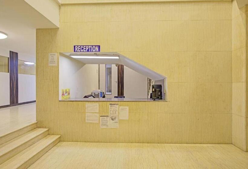 Отель Collection O White House