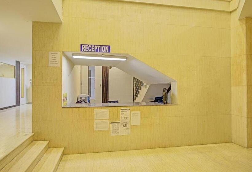 Отель Collection O White House