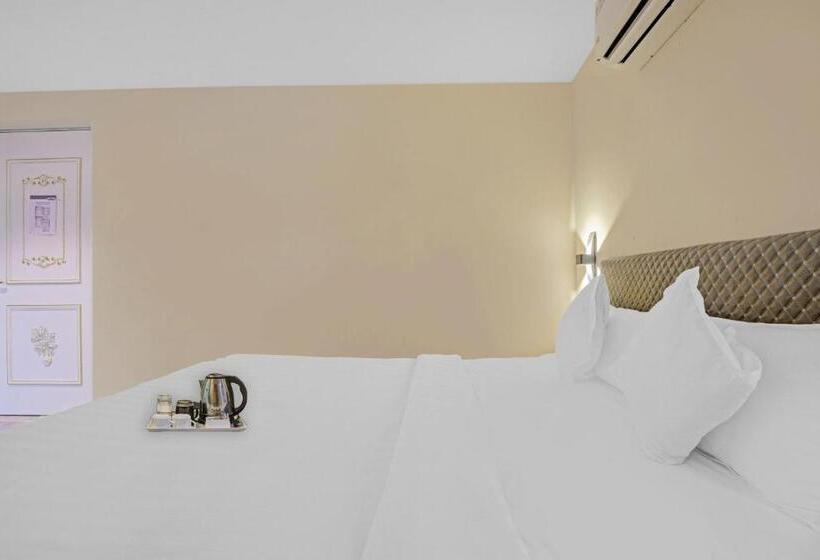 Отель Collection O White House