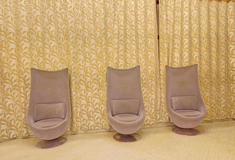 Отель Collection O White House