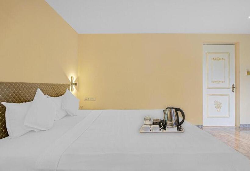 Отель Collection O White House