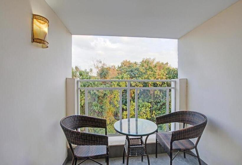 Отель Collection O White House