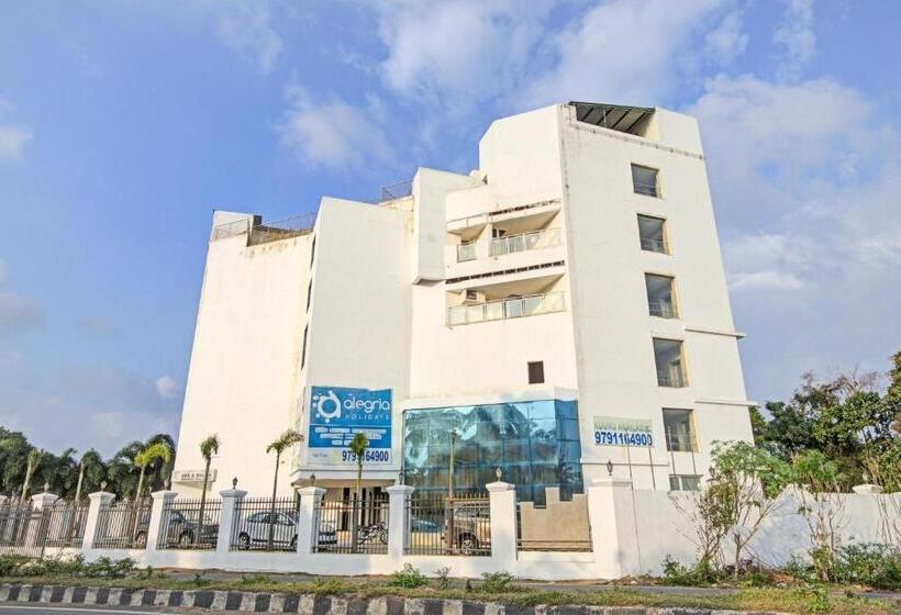 Отель Collection O White House