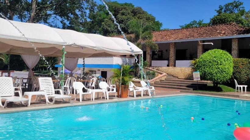 Отель Familia Casa Blanca