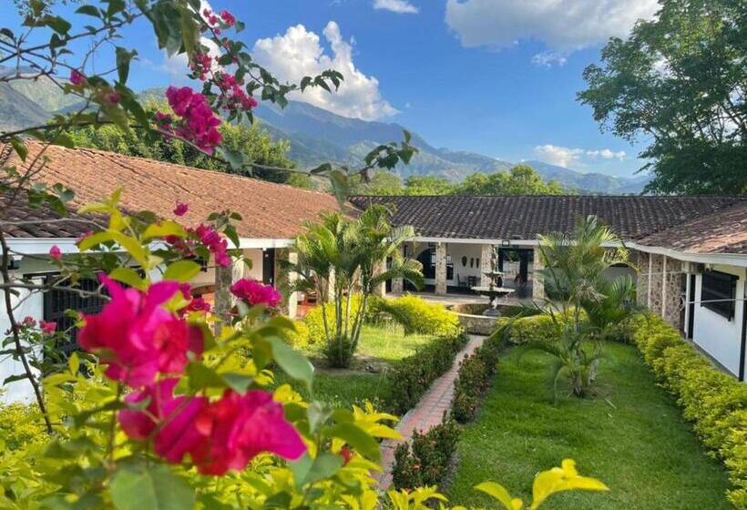 Отель Familia Casa Blanca