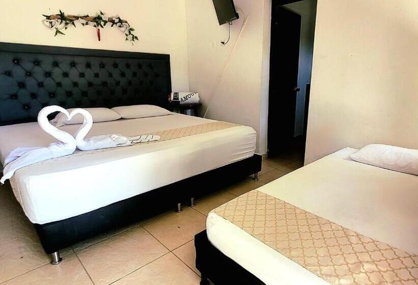 Отель Familia Casa Blanca