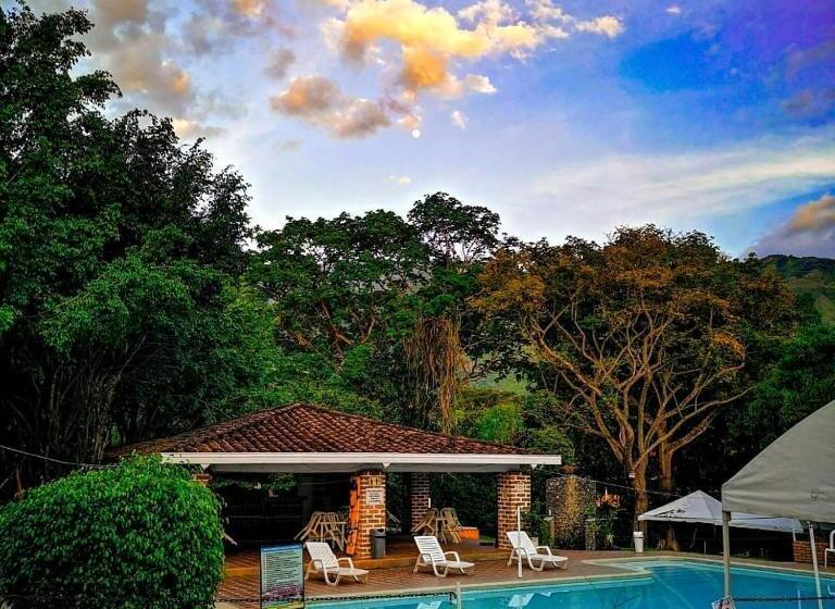 Отель Familia Casa Blanca