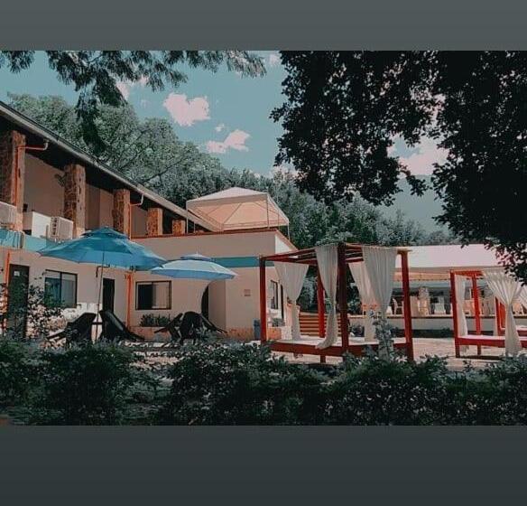 Отель Familia Casa Blanca