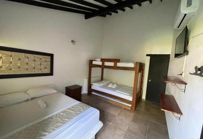 Отель Familia Casa Blanca