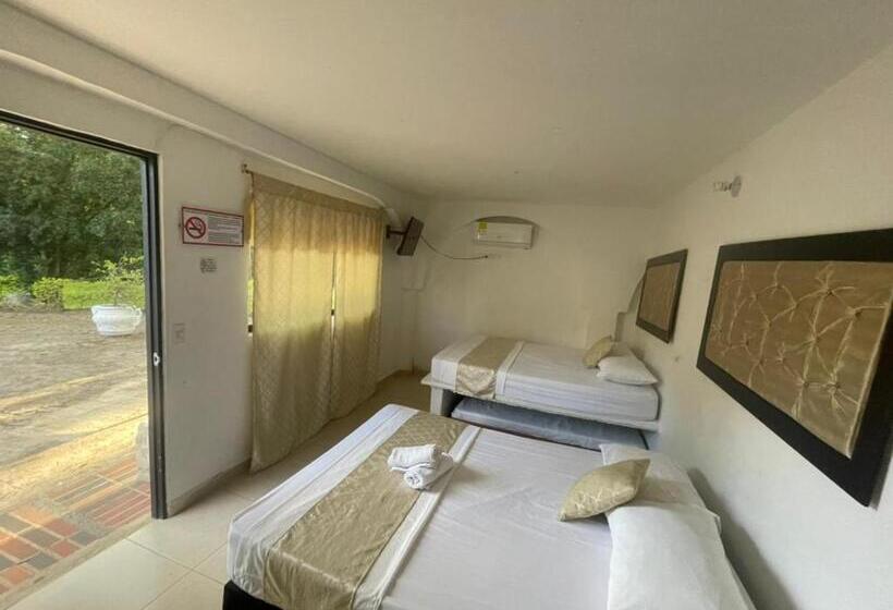 هتل Familia Casa Blanca