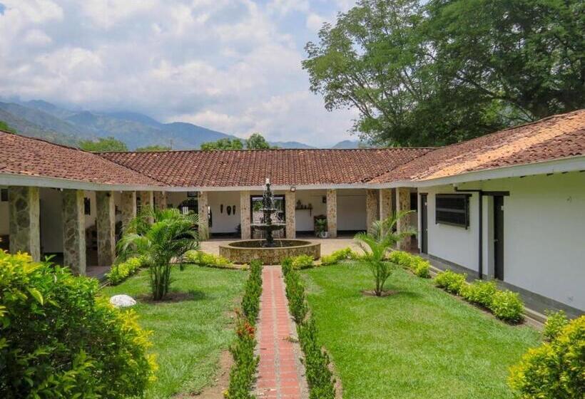 Отель Familia Casa Blanca