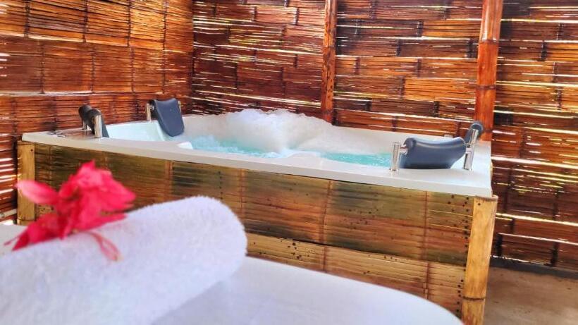 Отель Familia Casa Blanca