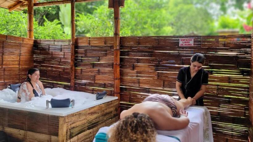 Отель Familia Casa Blanca