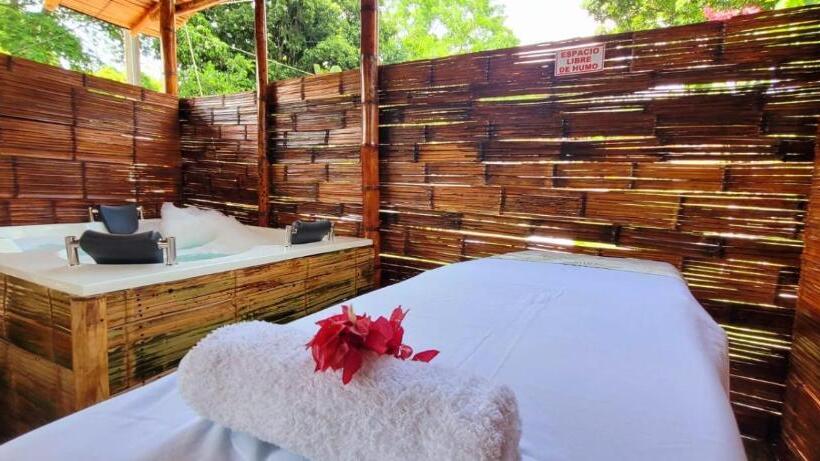 Отель Familia Casa Blanca