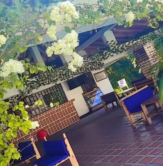 Отель Familia Casa Blanca