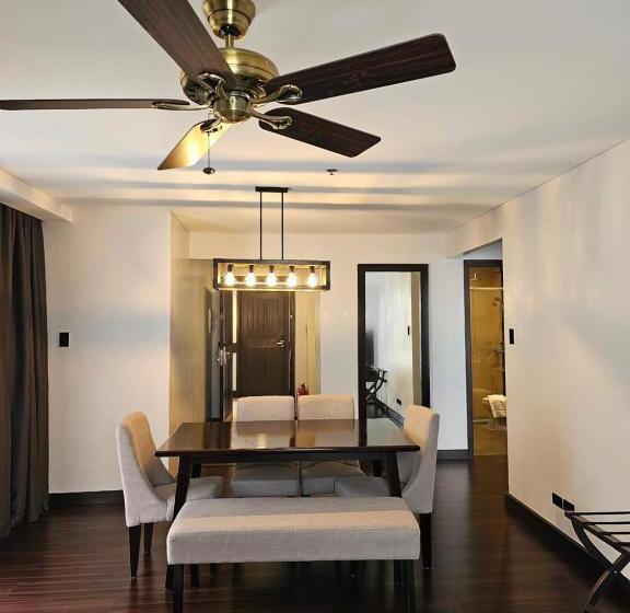 فندق Baguio Forest Lodge At Camp John Hay 004