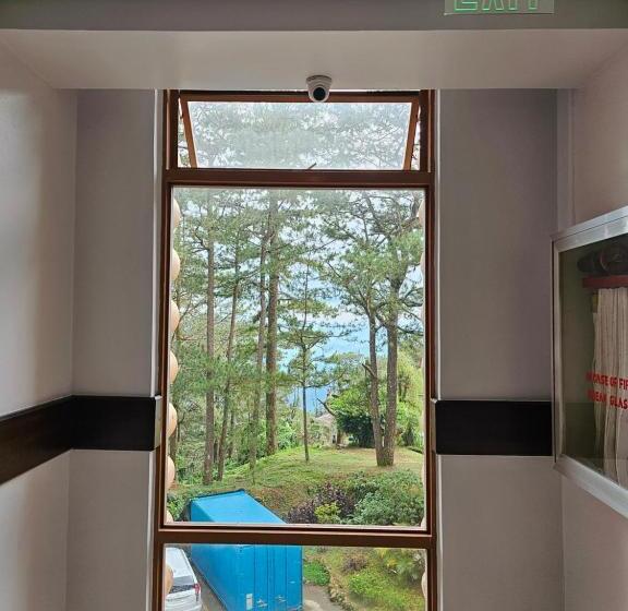 فندق Baguio Forest Lodge At Camp John Hay 004