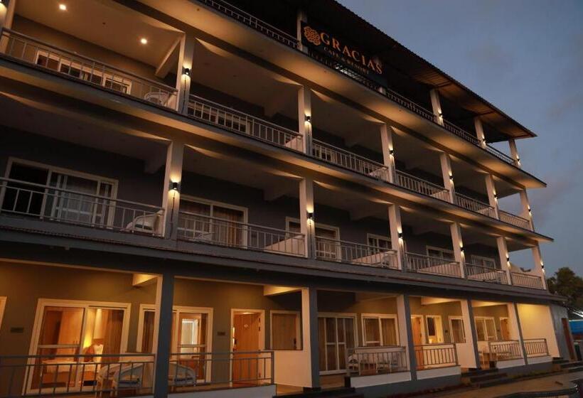 בית מלון כפרי Gracias Cafe & Resort