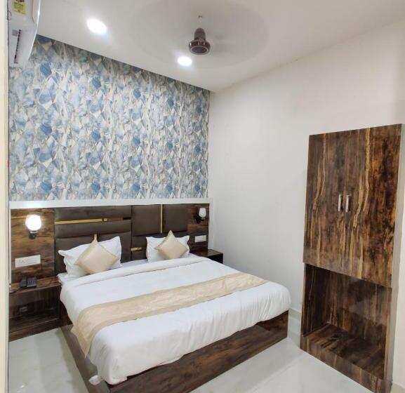 ホテル Gs Amritsar 200 Mtr From Golden Temple