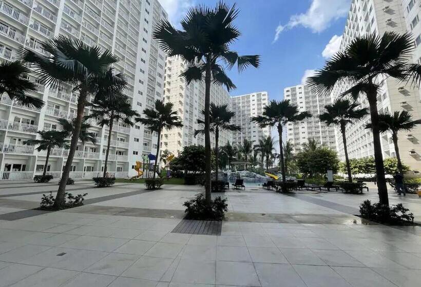 Отель Homefort At Shore 2 Residences