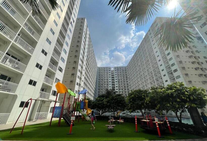 Отель Homefort At Shore 2 Residences