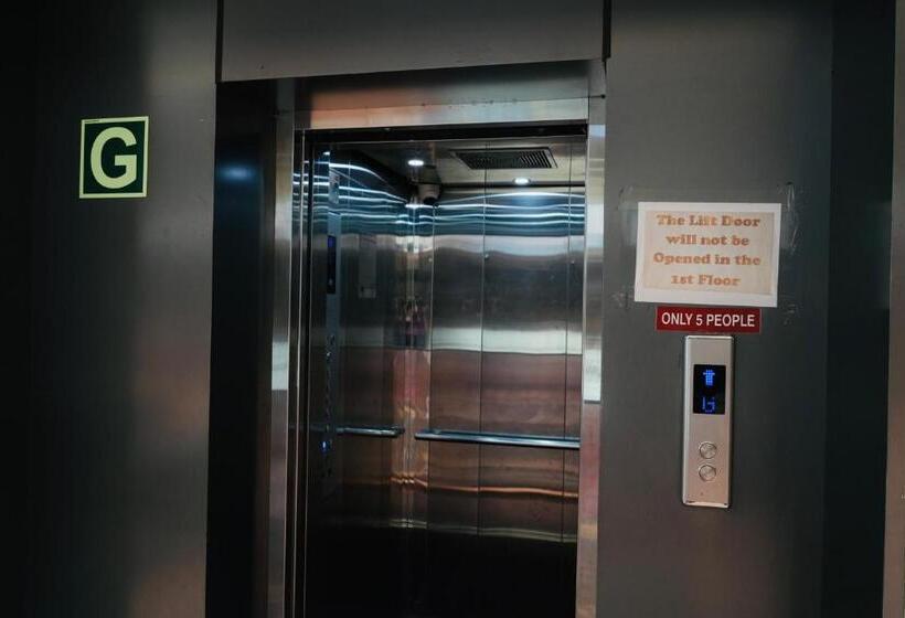 فندق Kalanad Residency