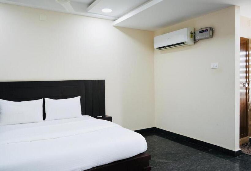 فندق Kalanad Residency