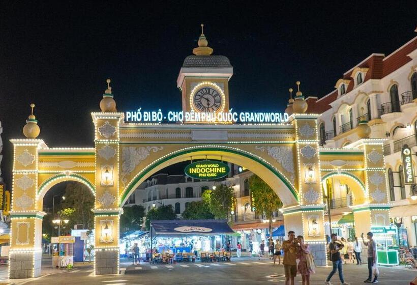 هتل Lucky Sea View Grand World Phu Quoc