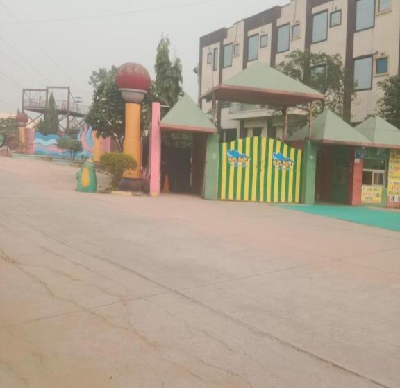 Отель Maharajgarh Resorts At Splash Fun Park Hisar