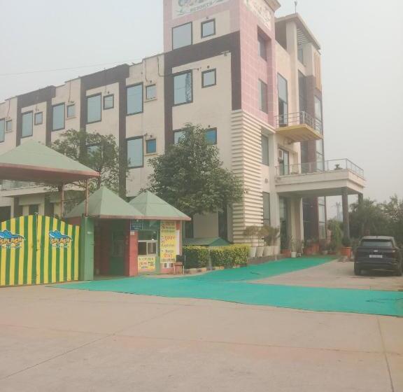 Отель Maharajgarh Resorts At Splash Fun Park Hisar