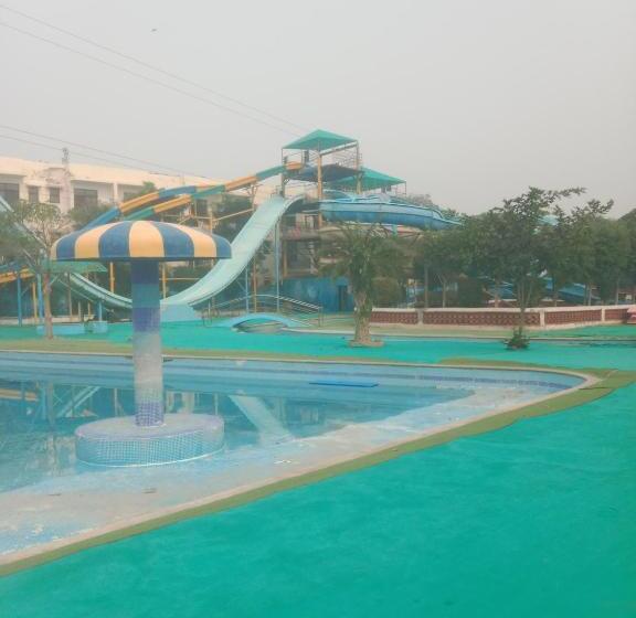 Отель Maharajgarh Resorts At Splash Fun Park Hisar