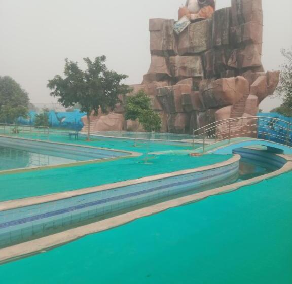 Отель Maharajgarh Resorts At Splash Fun Park Hisar