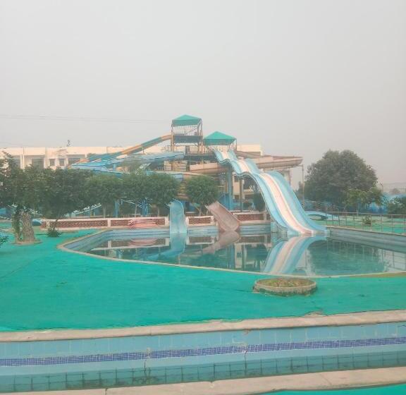 Отель Maharajgarh Resorts At Splash Fun Park Hisar