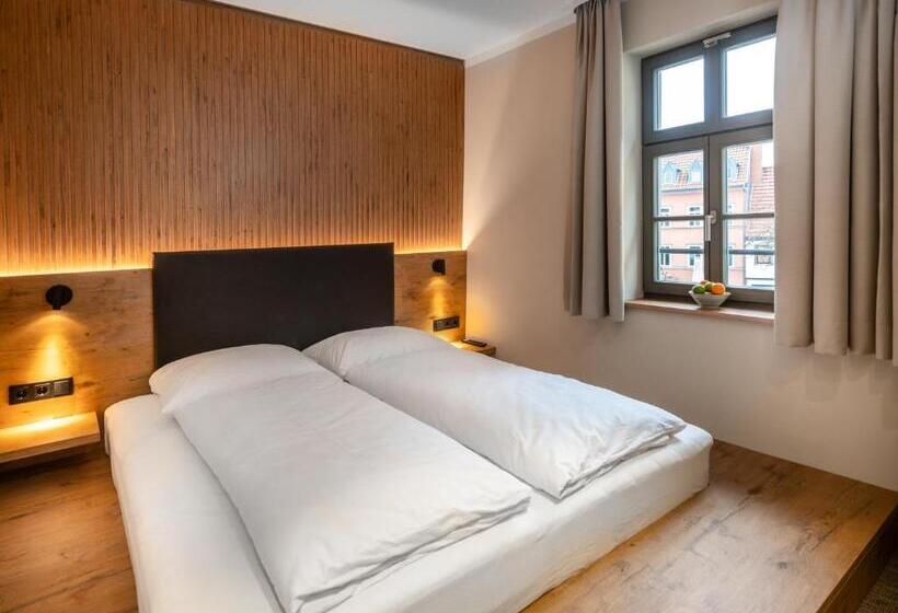 Отель Nashi Rooms