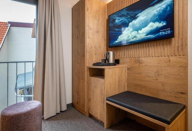 Отель Nashi Rooms