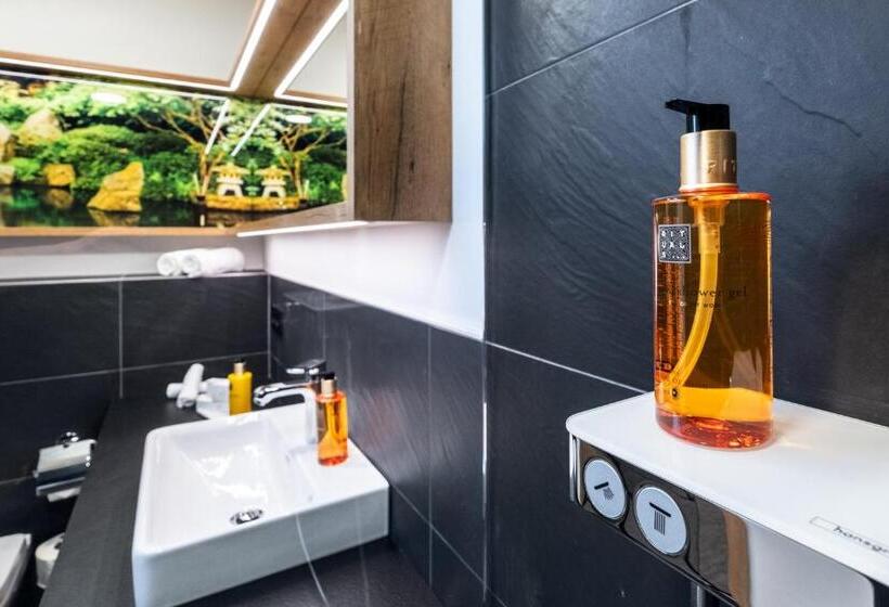 Отель Nashi Rooms