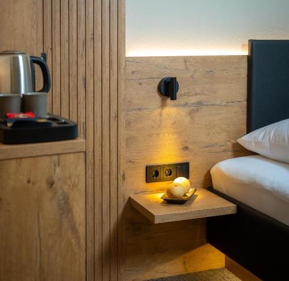 Отель Nashi Rooms