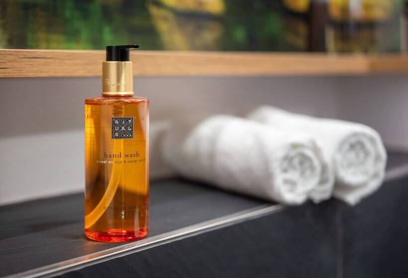 Отель Nashi Rooms